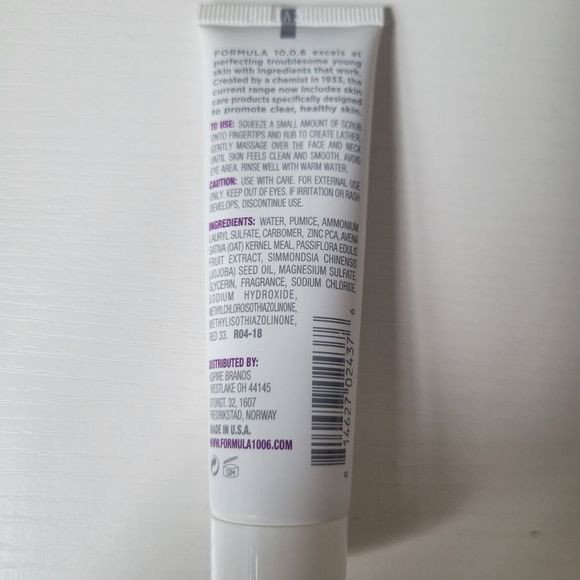 Formula 10.0.6 One Smooth Operator Pore Clearing Face Scrub - Picture 2 of 2